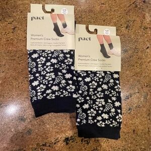 NEW! Pact Upstate Florals Navy Premium Crew Socks Two Pair NWT! Retail: $27